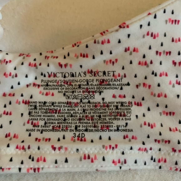 !!NEVER WORN!! Victoria’s Secret Plunge Bra - Picture 2 of 3